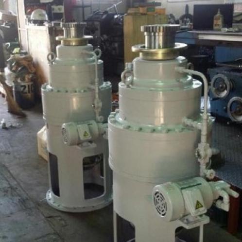 SPUR GEAR even though two axes are in parallel but only one gear interlocks on the other gear