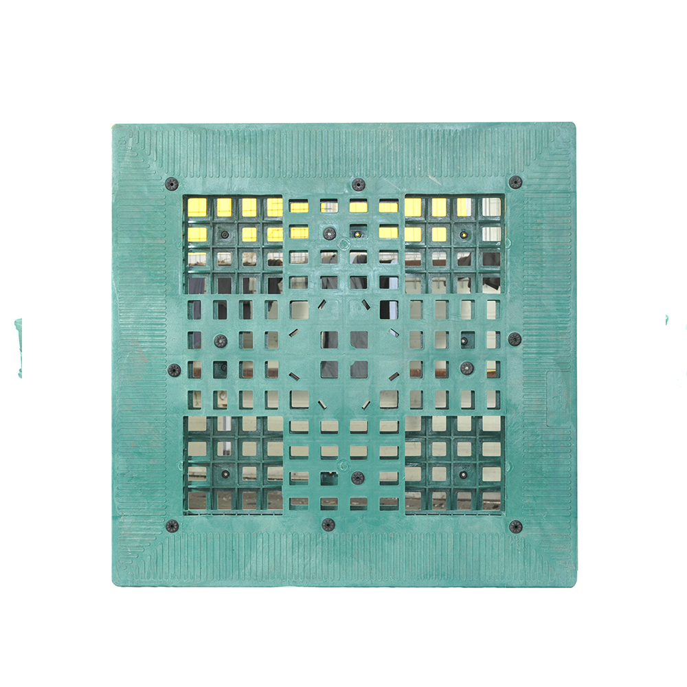 NINE LIGHTS PLASTIC PALLETS