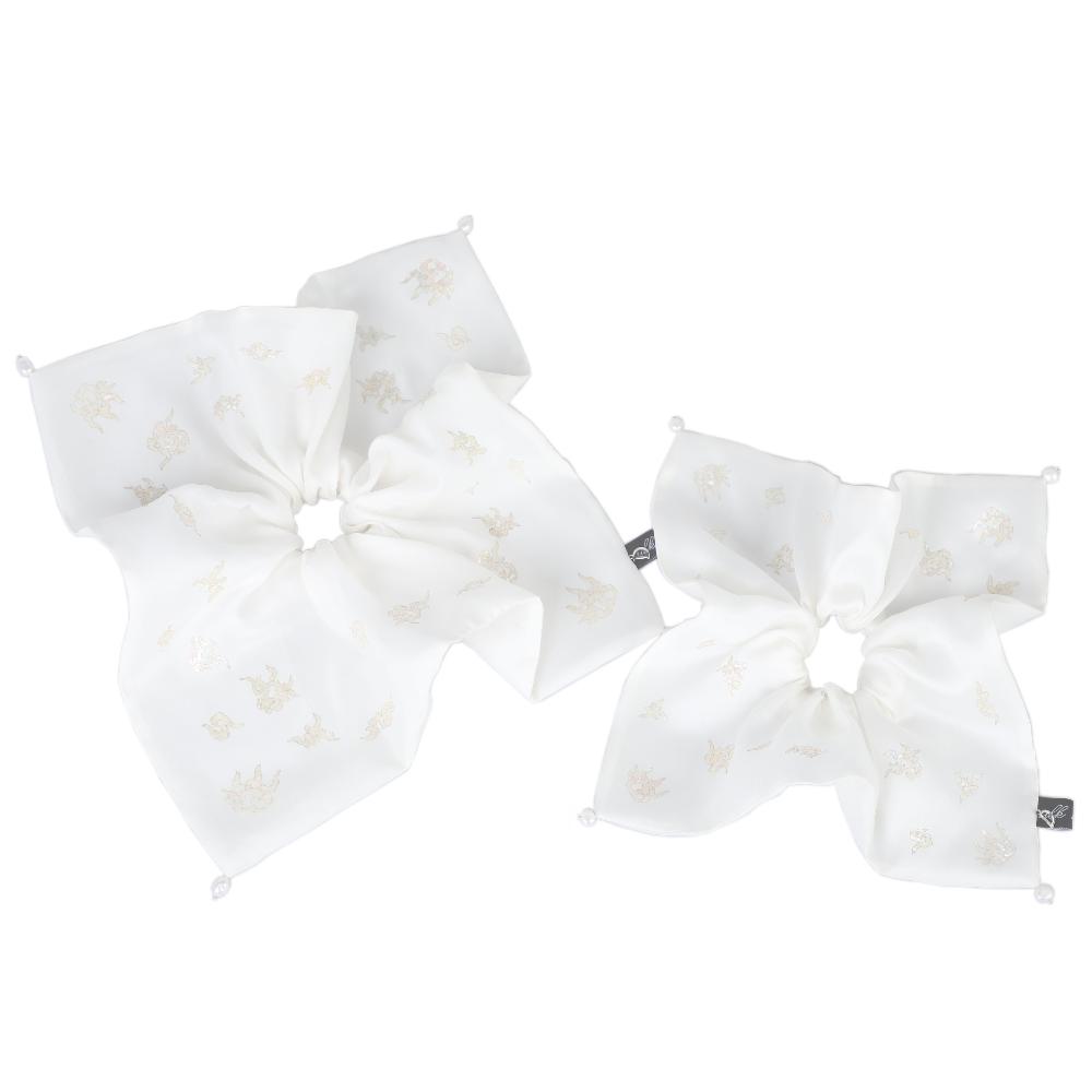 cloud nacre squre scrunchie